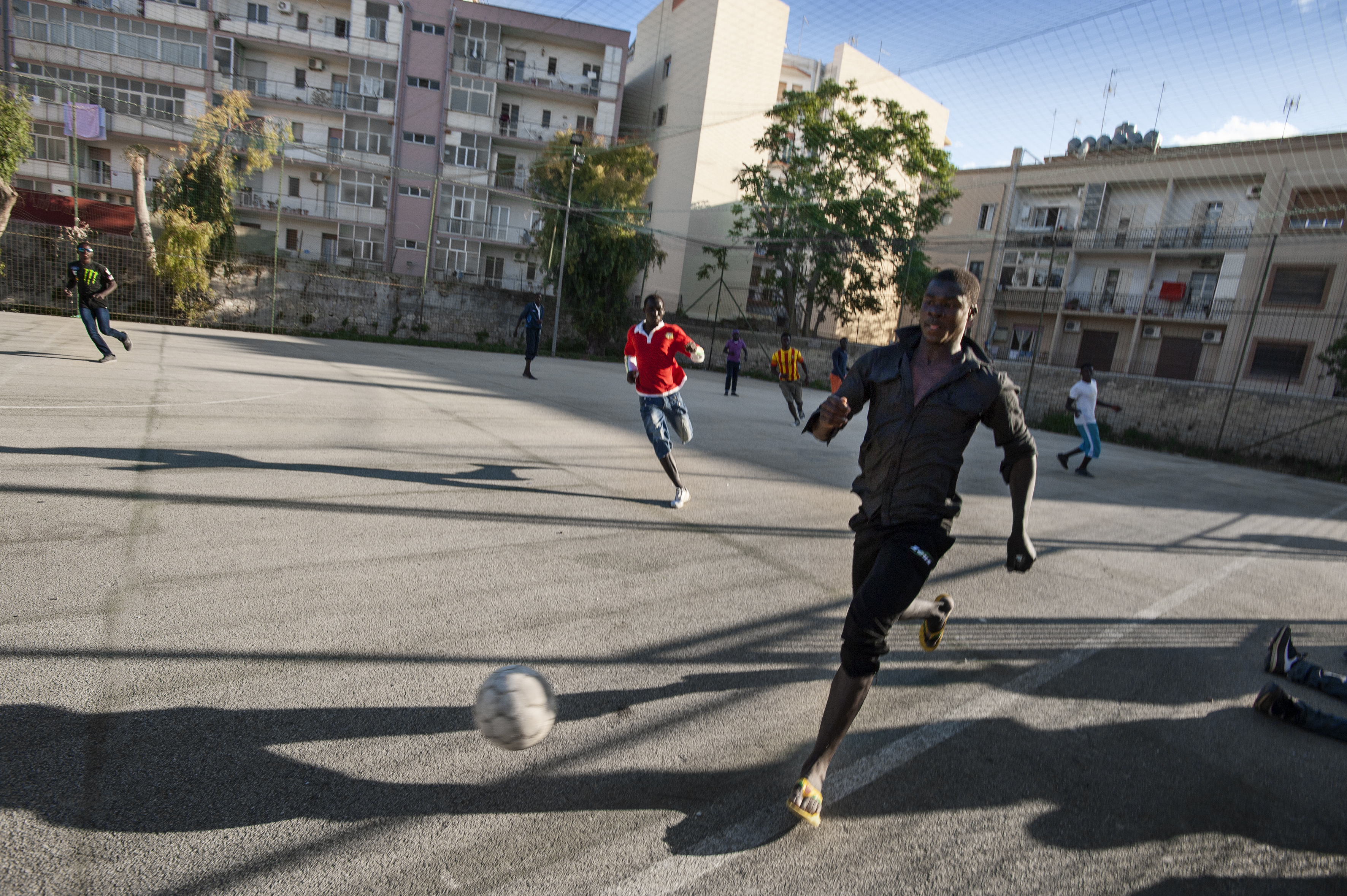 Abdullahs Paradies: Fußballspielen in Augusta. Foto: Max Intrisano