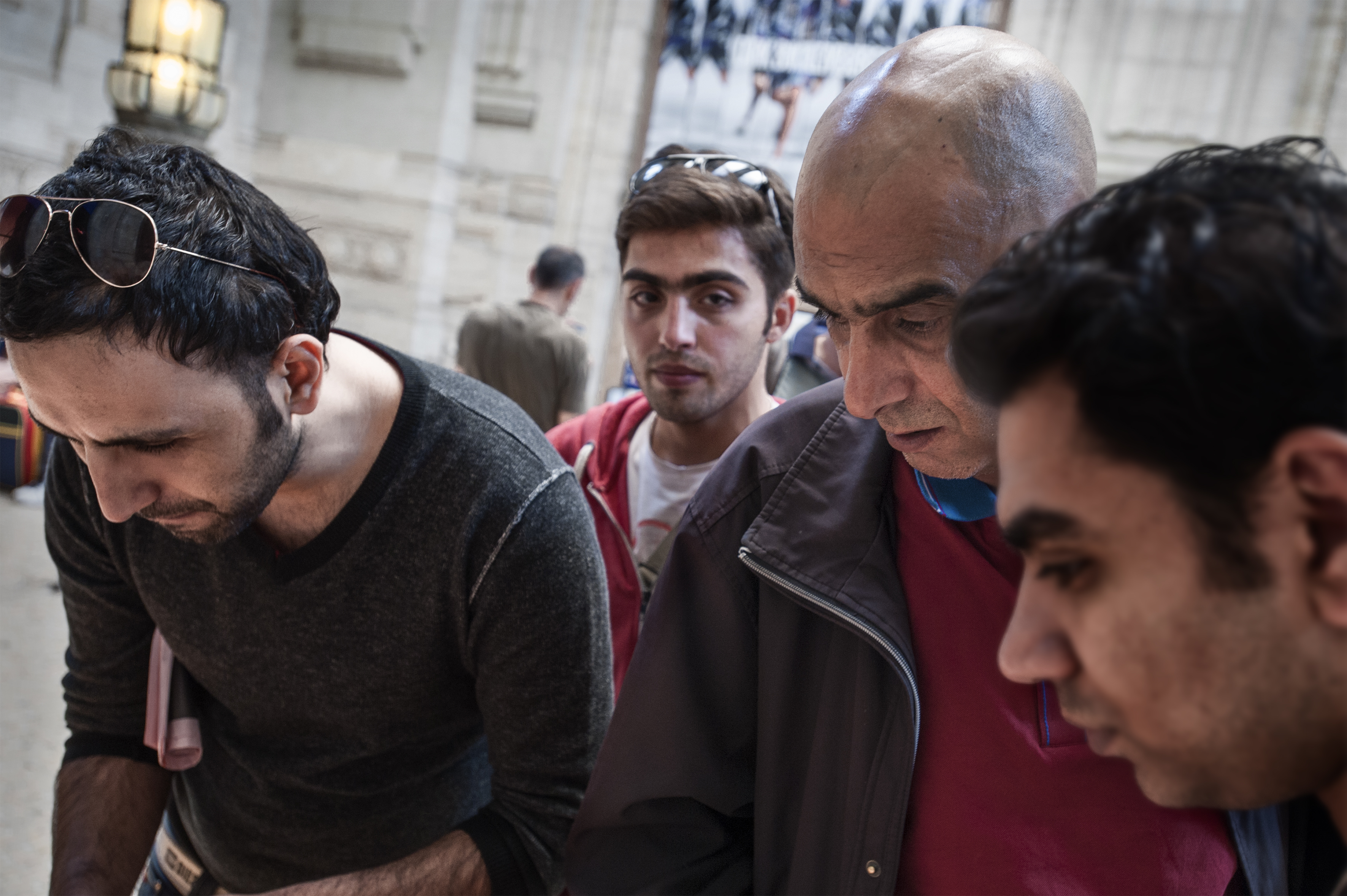 Flüchtlinge am Mailänder Hauptbahnhof (Foto: Max Intrisano)