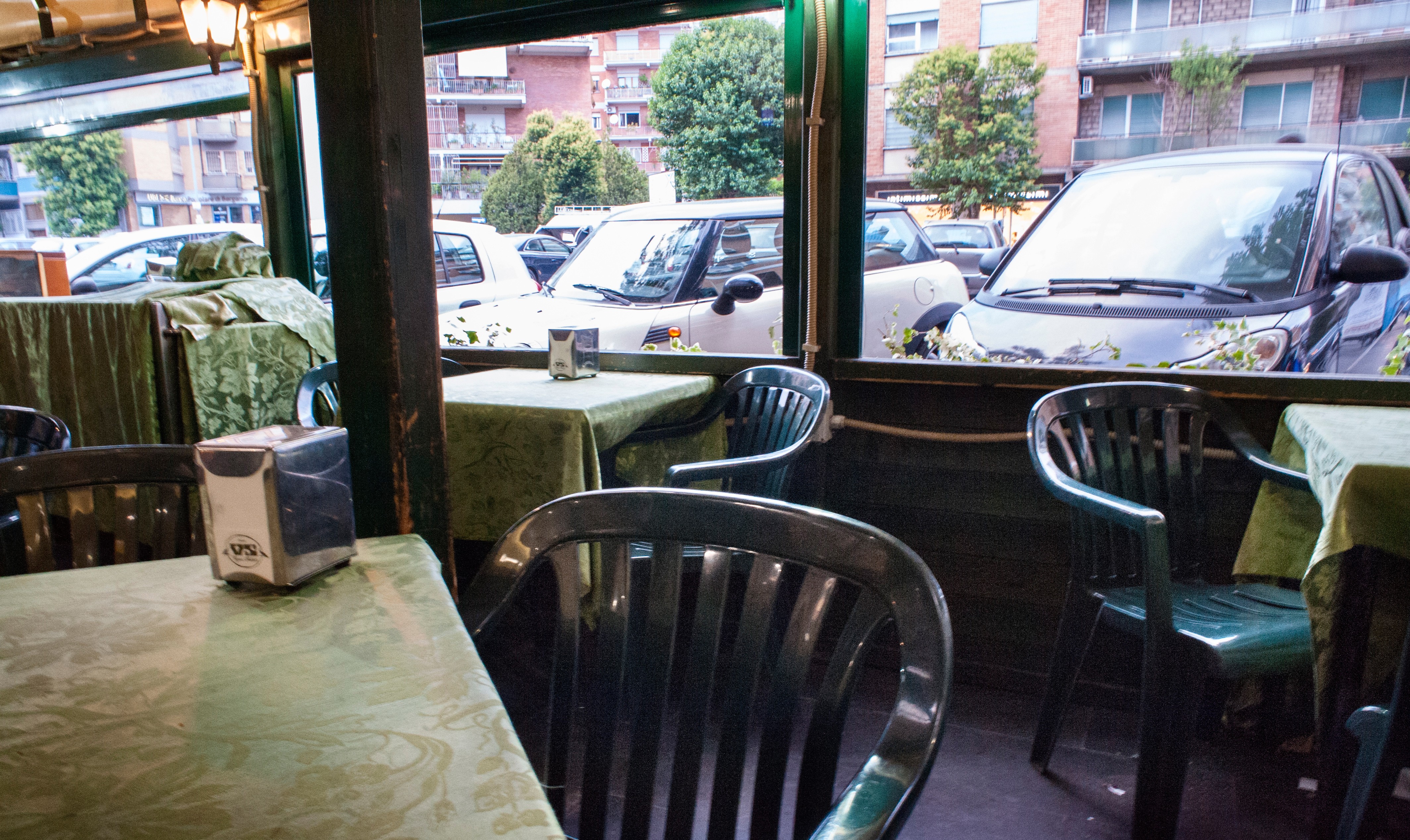 Treffpunkt der Bosse: Im Aussenbereich der Bar Vigna Stelluti besprachen sich Carminati und Co. (Foto: Max Intrisano)